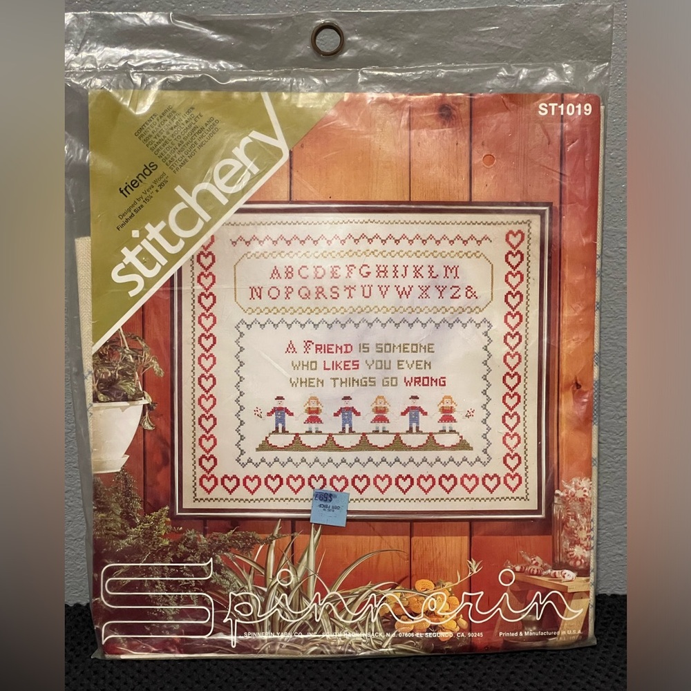Spinnerin Stitchery Vintage Needlepoint Kit “Friends” 15.25x20.25 NOS ST1019